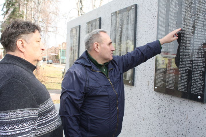 На Аллее Героев в списки погибших на войне чистопольцев вернутся недостающие фамилии