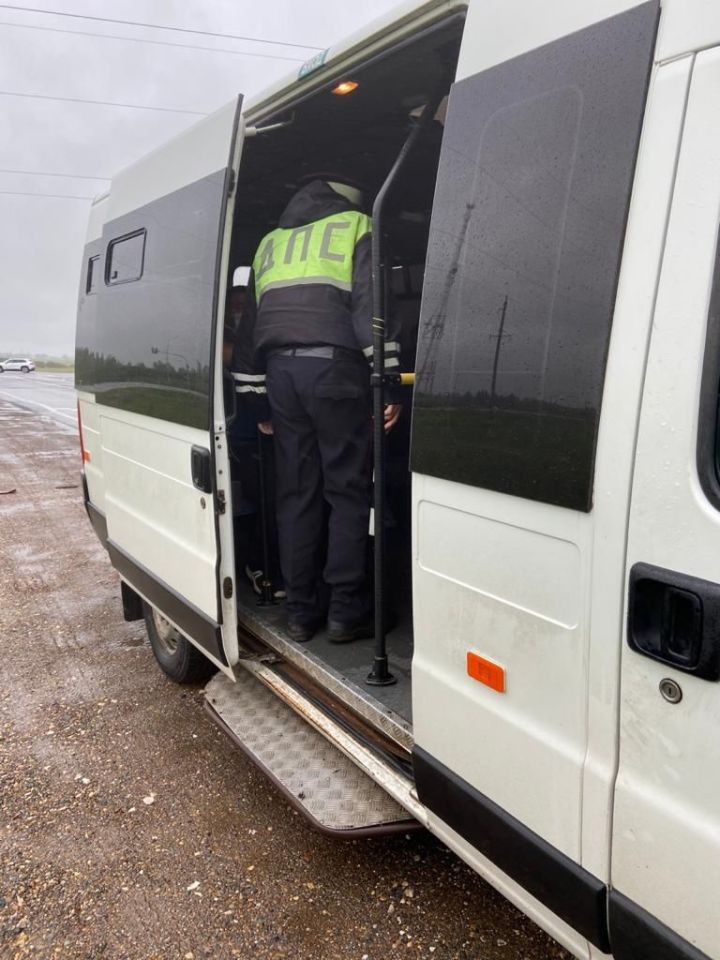 Сотрудники чистопольского отделения ГИБДД выехали в рейд по проверке пассажирских автобусов