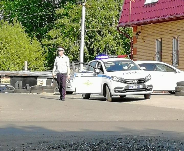 Чистопольские водители не позаботились о безопасности маленьких пассажиров