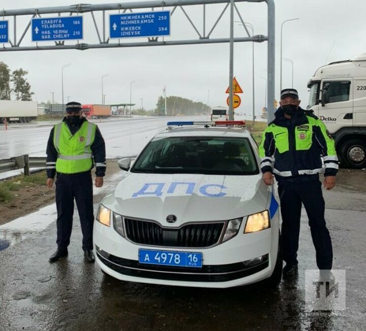 На татарстанской трассе полицейские помогли пенсионеру, который забыл, где живет