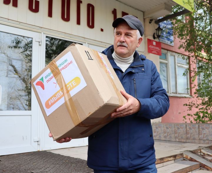 Чистопольские пенсионеры собрали гуманитарную помощь для военнослужащих