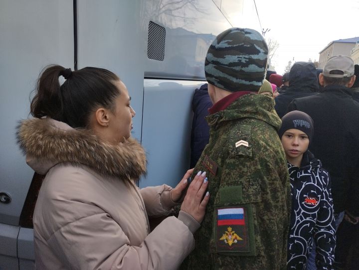 Мобилизованных чистопольцев проводили под марш «Прощание славянки» (Фоторепортаж+видео)