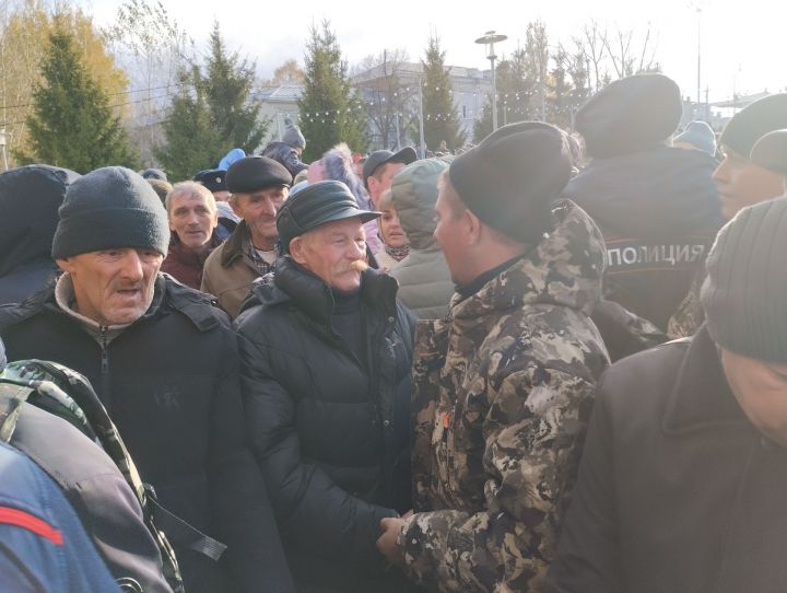 Мобилизованных чистопольцев проводили под марш «Прощание славянки» (Фоторепортаж+видео)