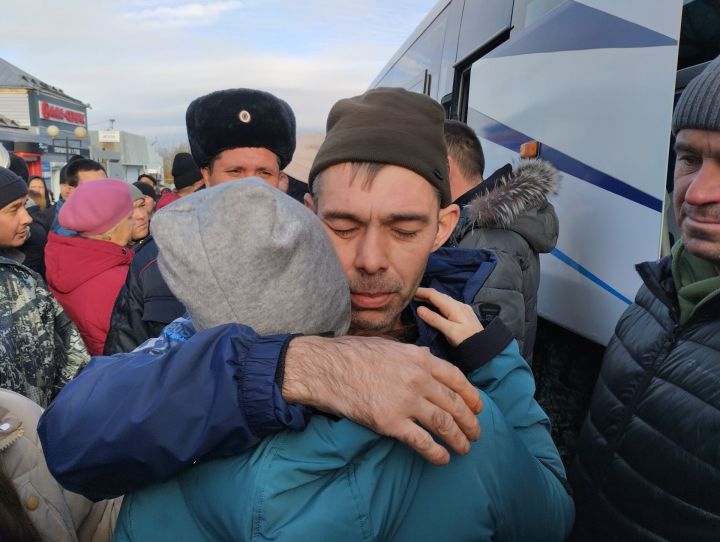 Мобилизованных чистопольцев проводили под марш «Прощание славянки» (Фоторепортаж+видео)