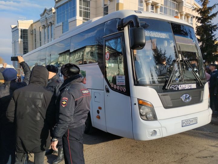 Мобилизованных чистопольцев проводили под марш «Прощание славянки» (Фоторепортаж+видео)