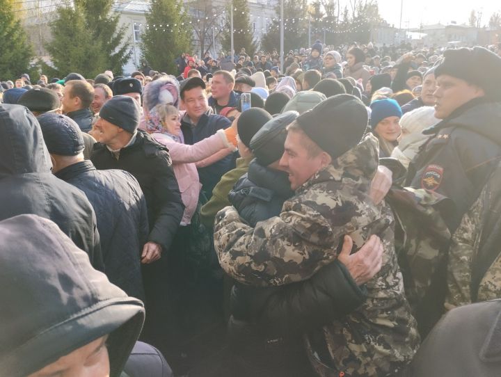 Мобилизованных чистопольцев проводили под марш «Прощание славянки» (Фоторепортаж+видео)