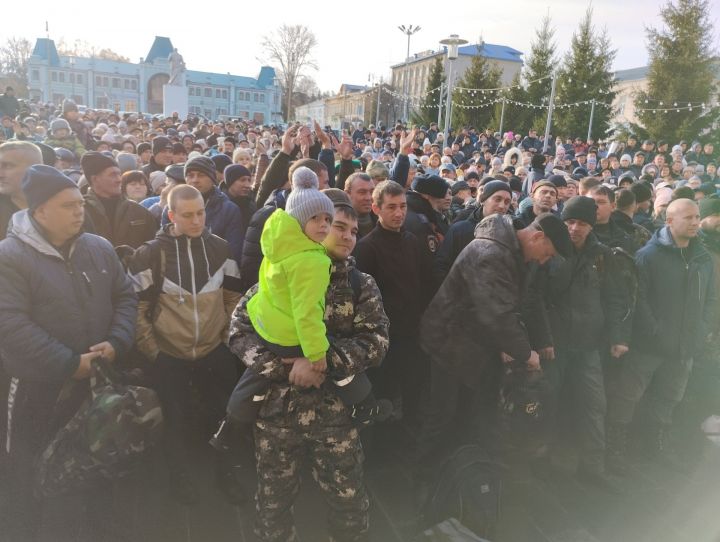 Мобилизованных чистопольцев проводили под марш «Прощание славянки» (Фоторепортаж+видео)