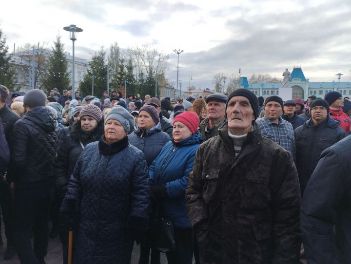 Мобилизованных чистопольцев проводили под марш «Прощание славянки» (Фоторепортаж+видео)