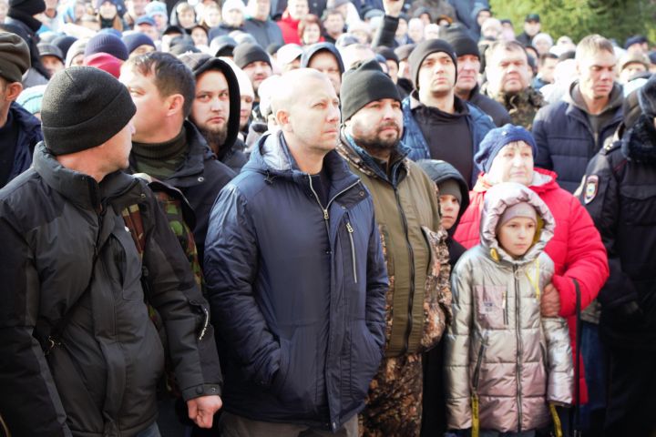 Мобилизованных чистопольцев проводили под марш «Прощание славянки» (Фоторепортаж+видео)