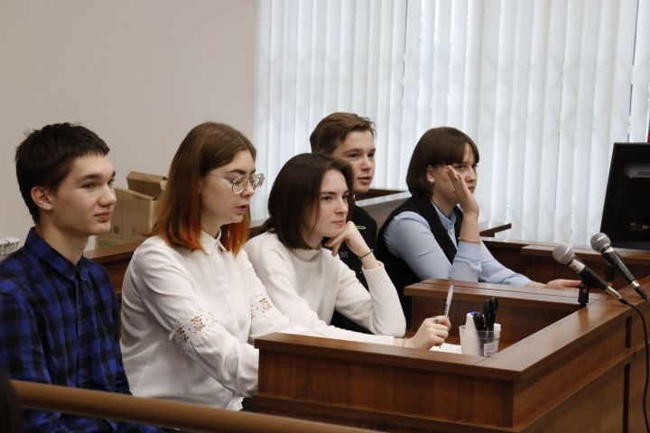 «Дела судебные»: в Чистопольском городском суде провели правовую игру со студентами