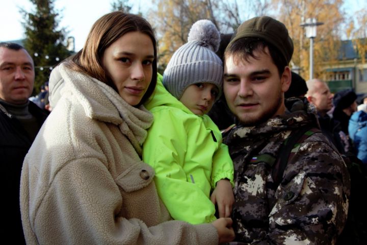 Мобилизованных чистопольцев проводили под марш «Прощание славянки» (Фоторепортаж+видео)