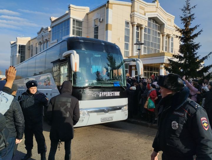 Мобилизованных чистопольцев проводили под марш «Прощание славянки» (Фоторепортаж+видео)