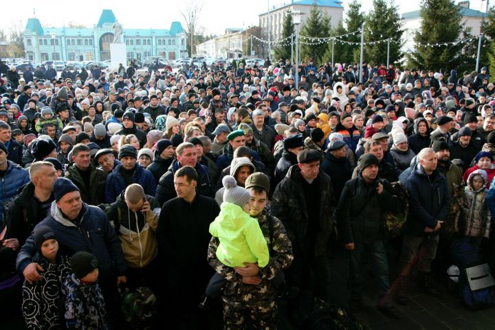 Мобилизованных чистопольцев проводили под марш «Прощание славянки» (Фоторепортаж+видео)