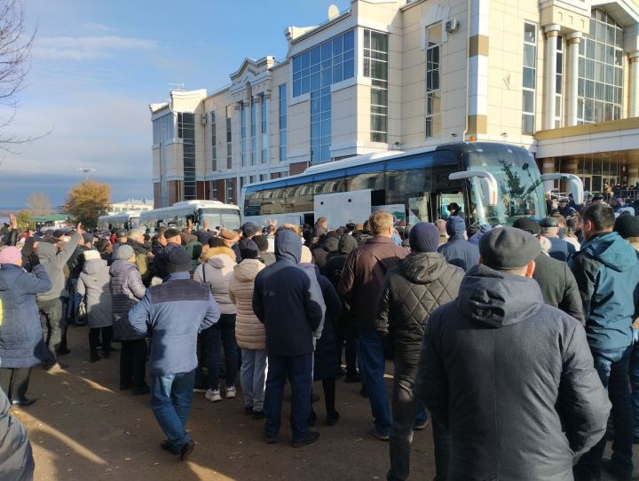 Мобилизованных чистопольцев проводили под марш «Прощание славянки» (Фоторепортаж+видео)