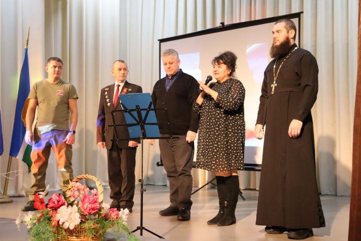 В Чистопольском районе организовали концерт для тех, кто помогает фронту (фоторепортаж)