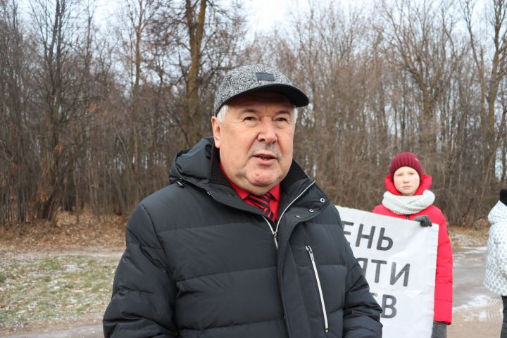 В Чистополе дети с плакатами вышли на улицы города и призвали всех соблюдать правила дорожного движения