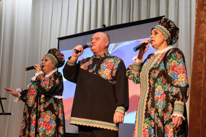 В Чистопольском районе организовали концерт для тех, кто помогает фронту (фоторепортаж)