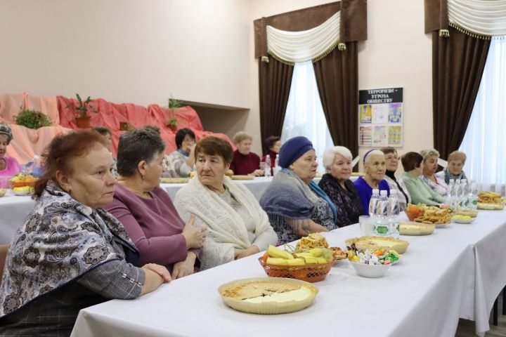 В Чистопольском районе организовали концерт для тех, кто помогает фронту (фоторепортаж)