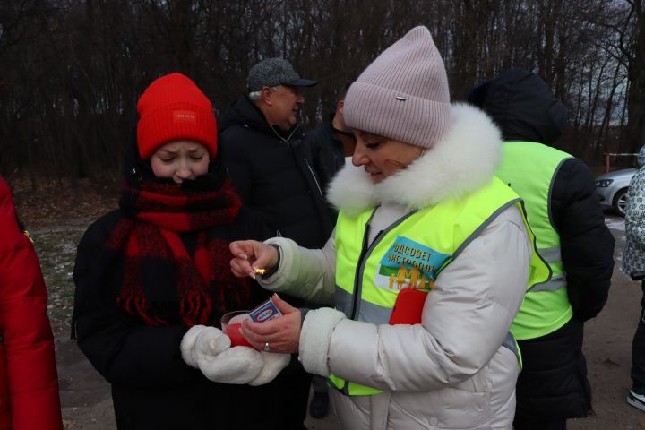 В Чистополе дети с плакатами вышли на улицы города и призвали всех соблюдать правила дорожного движения