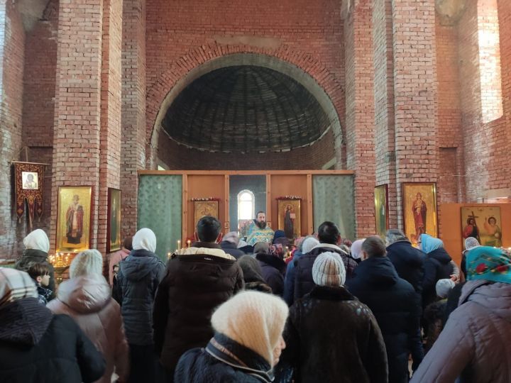 В сельском храме прошло праздничное богослужение