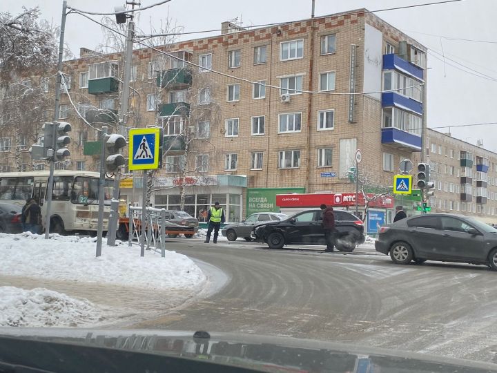 В Чистополе из-за ДТП образовалась пробка