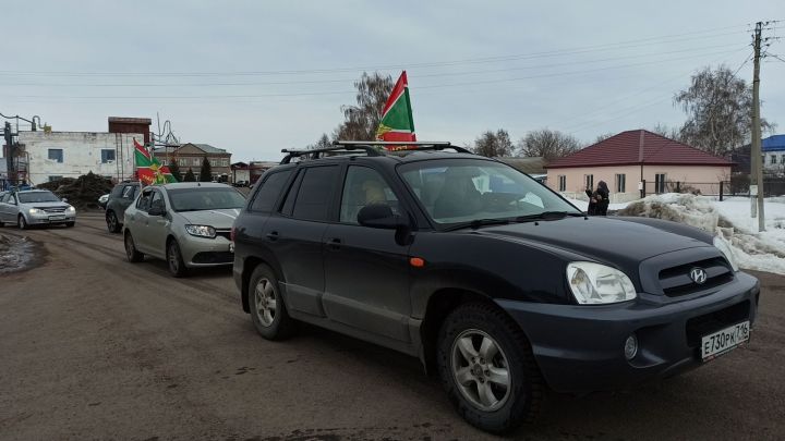 В Чистополе состоялся автопробег в поддержку российских военных (фоторепортаж)