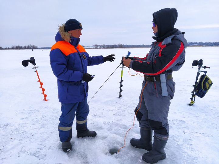 Инспекторы ГИМС провели рейд на Каме (Фоторепортаж)