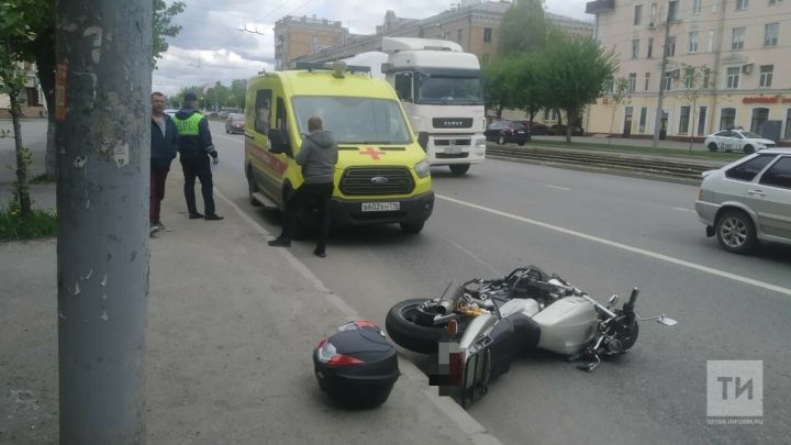 В Казани байкер получил травмы, столкнувшись  с внедорожником