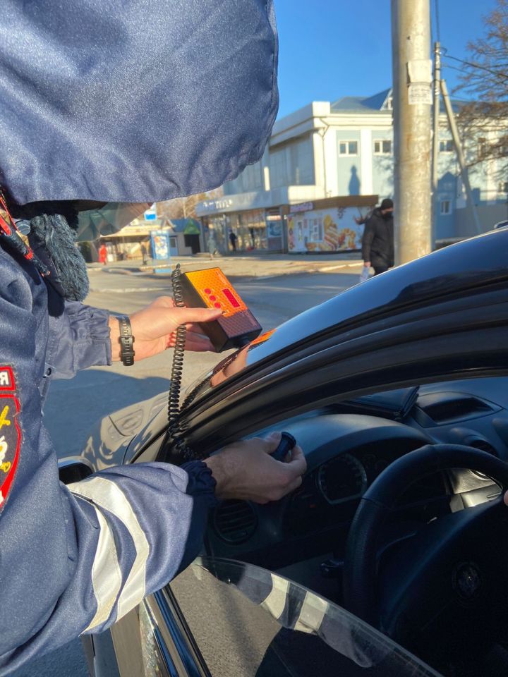 Борьба с тонировкой: в Чистополе продолжаются профилактические мероприятия