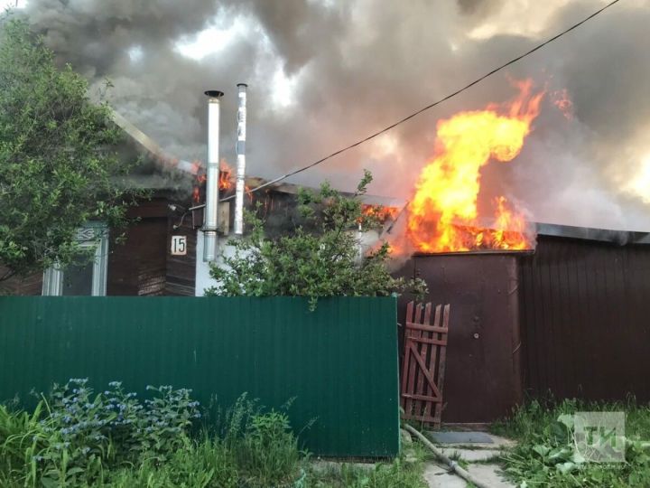 В Зеленодольске на пожаре в частном доме погиб мужчина