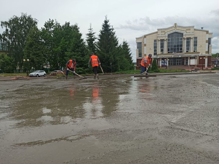 В Чистополе продолжается благоустройство центральной площади