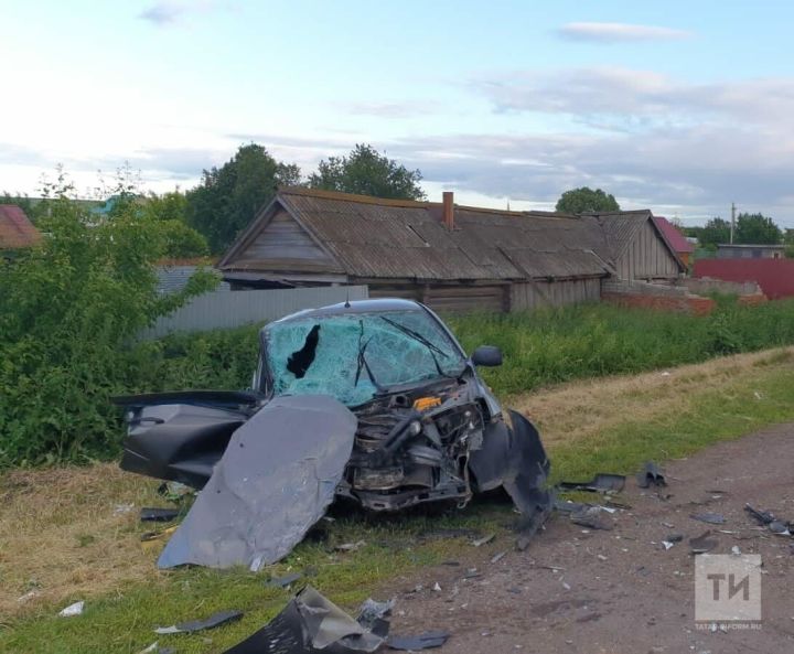 В селе Семекеево легковушка влетела  под колеса эвакуатора