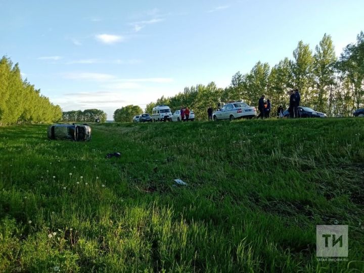 Ранним утром на трассе РТ автомобиль улетел в кювет, водитель погиб