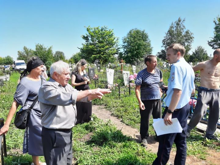 На Чистопольском кладбище родственникам покойника пришлось копать могилу дважды