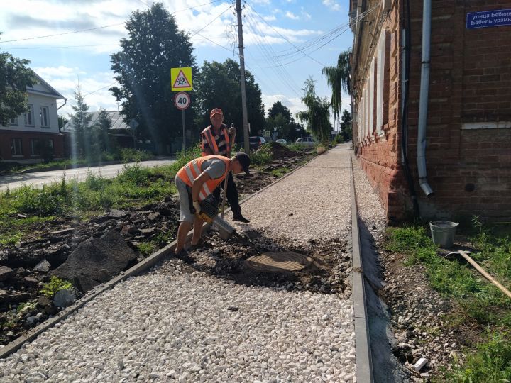 В Чистополе будет отремонтировано более 15 тысяч квадратных метров тротуаров (ФОТОРЕПОРТАЖ)