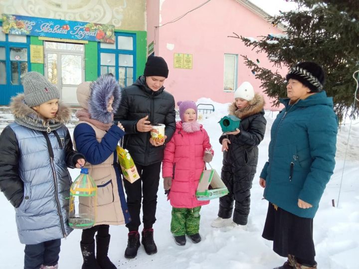 Ребята чистопольского села приняли участие в акции «Покормите птиц зимой»