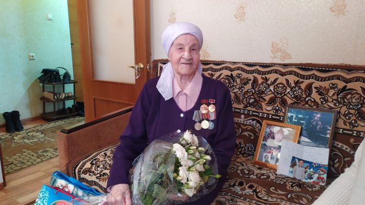 Труженица тыла Татьяна Пронина в свои 95 лет пишет стихи и радуется достижениям детей