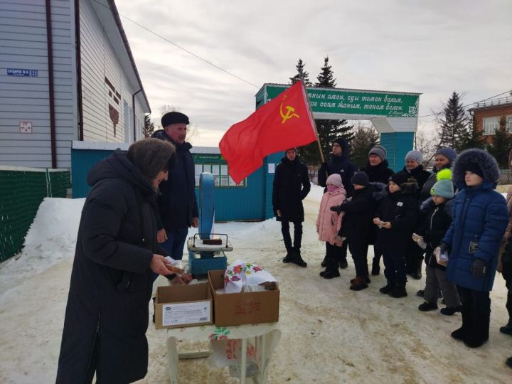 Жители села Татарское Адельшино присоединились к Всероссийской акции памяти «Блокадный хлеб»