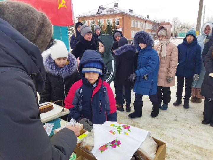 Жители села Татарское Адельшино присоединились к Всероссийской акции памяти «Блокадный хлеб»