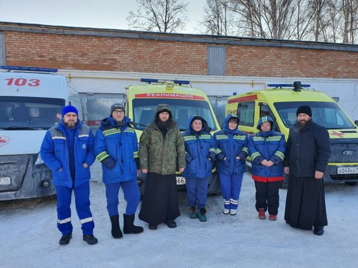 Священнослужители поздравили сотрудников скорой помощи с Рождеством