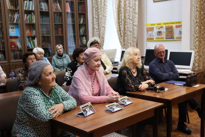 «Удивительный поселок Водников»: чистопольцам презентовали набор открыток