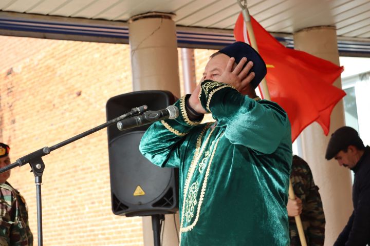 В Чистопольском районе открыли памятную доску воину-афганцу (фоторепортаж)