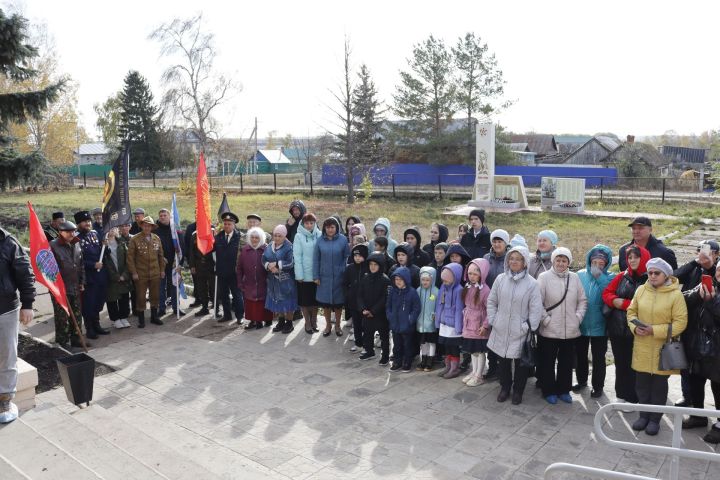 В Чистопольском районе открыли памятную доску воину-афганцу (фоторепортаж)