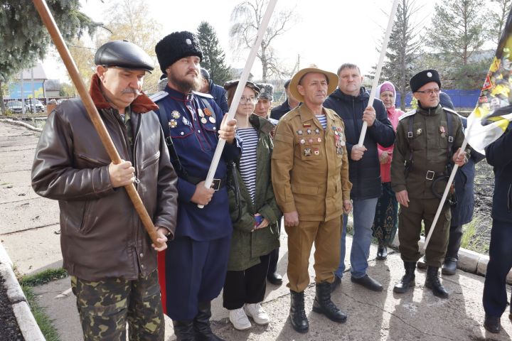 В Чистопольском районе открыли памятную доску воину-афганцу (фоторепортаж)