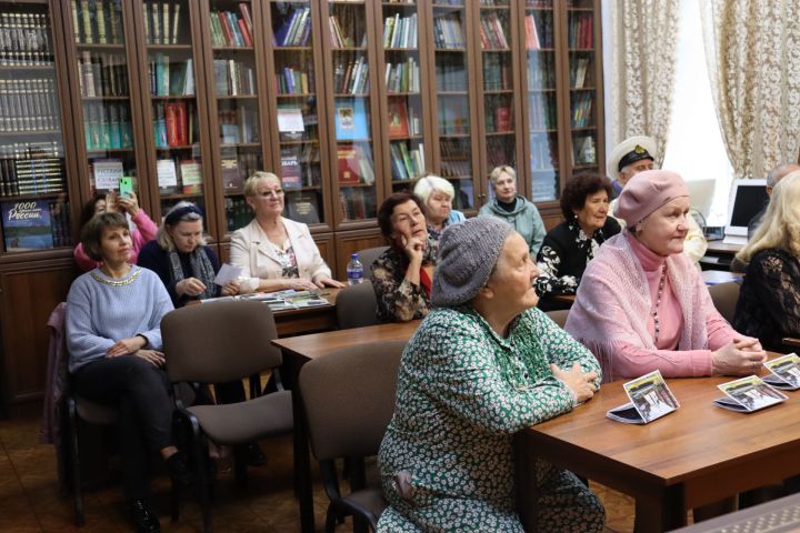 «Удивительный поселок Водников»: чистопольцам презентовали набор открыток