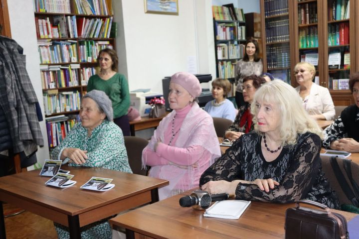 «Удивительный поселок Водников»: чистопольцам презентовали набор открыток