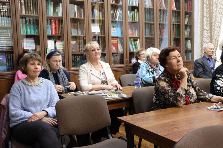 «Удивительный поселок Водников»: чистопольцам презентовали набор открыток