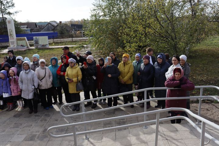 В Чистопольском районе открыли памятную доску воину-афганцу (фоторепортаж)