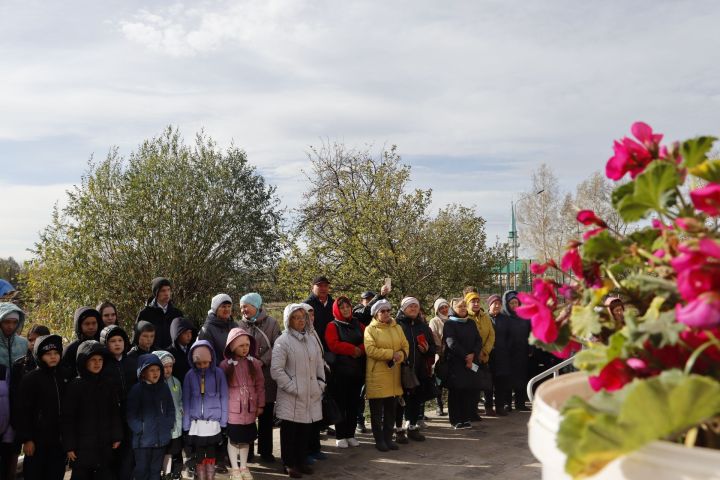 В Чистопольском районе открыли памятную доску воину-афганцу (фоторепортаж)