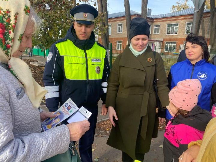 «Засветись. Стань заметнее на дороге»: юные чистопольцы приняли участие в профилактической акции